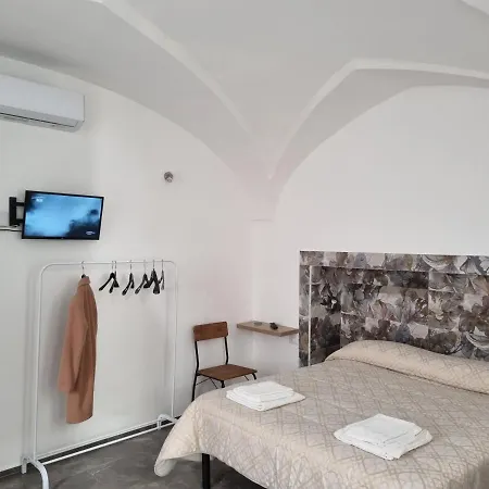 Agata Apartman *